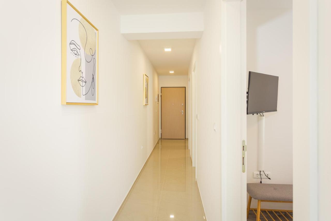 Luton Apartment บานโจเล ภายนอก รูปภาพ
