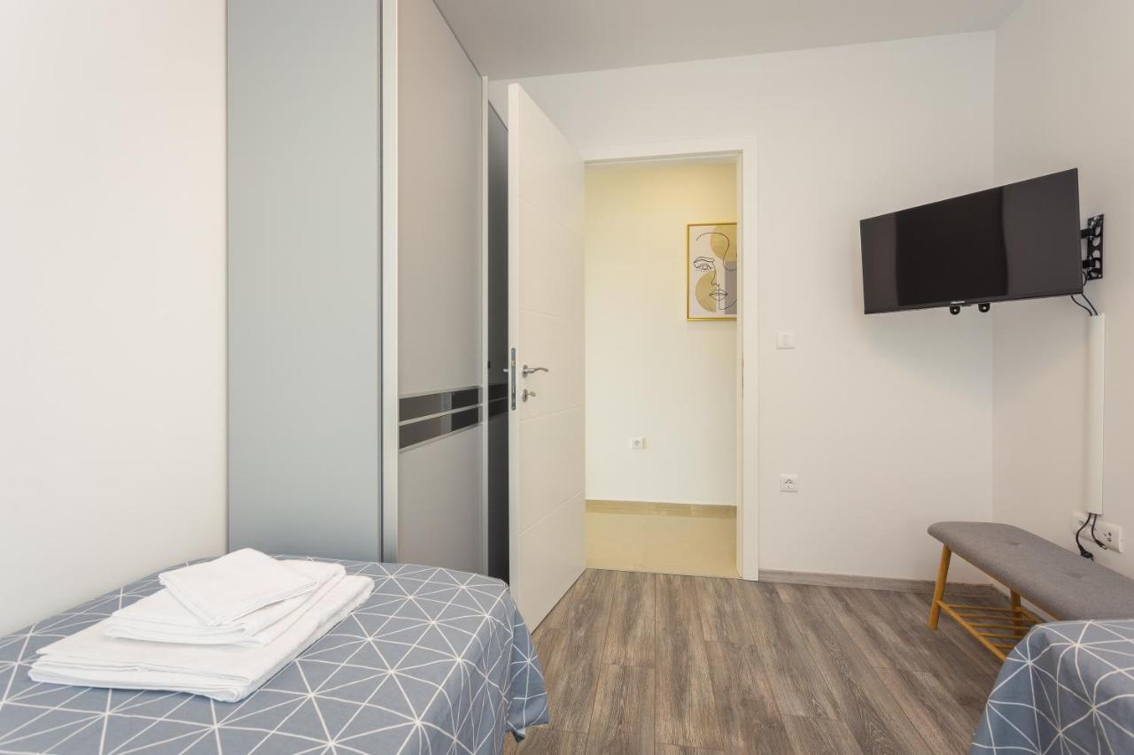 Luton Apartment บานโจเล ภายนอก รูปภาพ