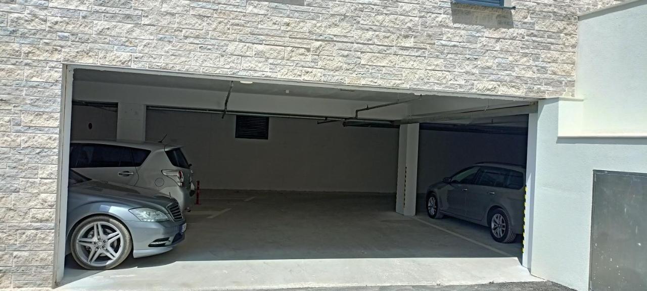 Luton Apartment บานโจเล ภายนอก รูปภาพ