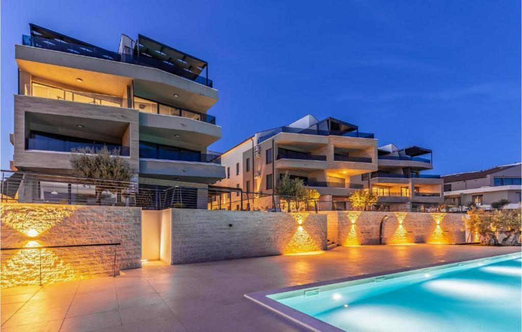 Luton Apartment บานโจเล ภายนอก รูปภาพ